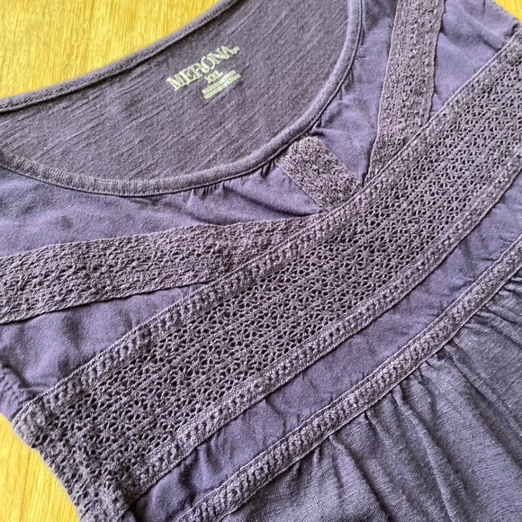 🍂CLEAROUT Purple Lace Embroidered Tank - Picture 3 of 10